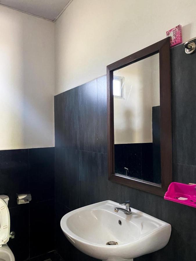 Hotel Elena Garden And Restaurant Trincomalee